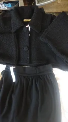 ショート丈ジャケット＆スカート