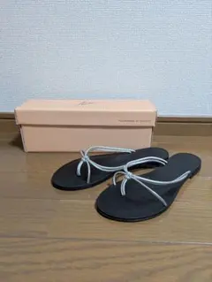【NICOLAS LAINAS】トングサンダル 38サイズのサムネイル