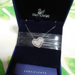 SWAROVSKI ハート型ネックレス