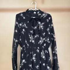 黒長袖ロングワンピース　花柄