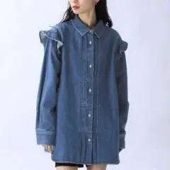 フリル付きデニムシャツ