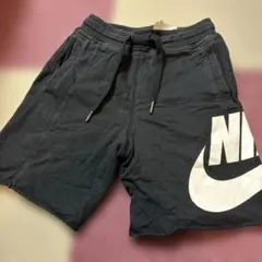 Nike 黒 ハーフパンツ　サイズ120-130