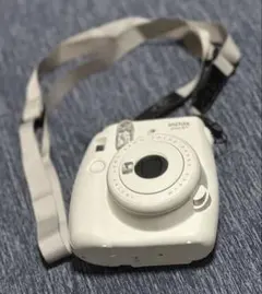 未使用品　FUJIFILM INSTAX MINI 8+ チェキ本体 WHITE Amazon | 富士フイルム(FUJIFILM) インスタントカメラ チェキ