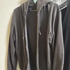 ダークグレー　パーカー