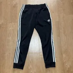 adidas ブラック ジャージパンツ 3本ライン