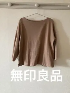 ブラウン Tシャツ