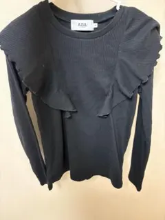 AZUL フリル付き ブラック長袖Tシャツ
