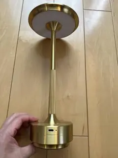 値下げジャンク品　ゴールド テーブルランプ モダンデザイン