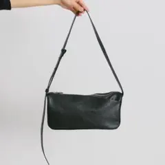 新品タグ付　イアパピヨネ　ミニスワローマチショルダーバッグ　ブラック