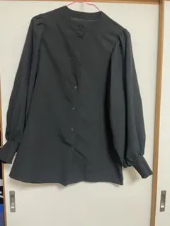 黒い長袖シャツ スタンドカラー