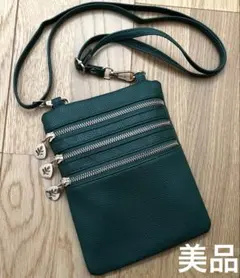 スリーファスナー　縦型コンパクトショルダーバッグ　薄型　グリーン
