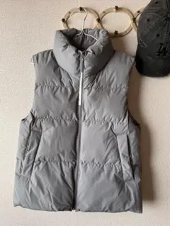 GU グレー ダウンベスト