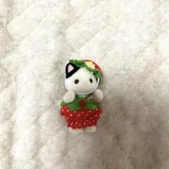 【新品！】シルバニア 　チャコールネコの赤ちゃん　あつまれ赤ちゃんセット　いちご
