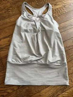 Reebok タンクトップ