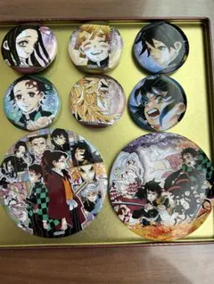 鬼滅の刃　アニメキャラクター缶バッジ8個セット　➕キーホルダー3個