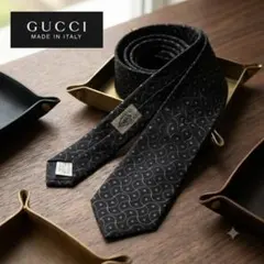 【高級】GUCCI グッチネクタイ ダークネイビー ゴールド 幾何学総柄 シルクのサムネイル
