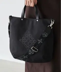 ほぼ未使用ラシット今期A4入るコーデュラナイロン刺繍2wayバッグ