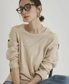 vネック Tシャツ