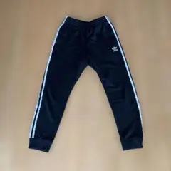 adidas ブラック トレーニングパンツ　レディース