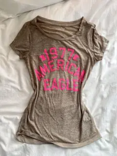 American Eagle 1977 Tシャツ ブラウン