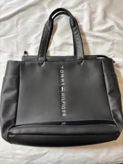 TOMMY HILFIGER ブラックトートバッグ THMG3FB5 トミーのサムネイル