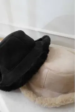 Her lip to  Faux Shearling Bucket Hat