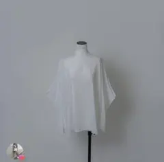 新品タグ付】lohen ショルダーカットソー - メルカリ