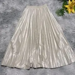 ブージュルード プリーツスカート シャンパンベージュ 光沢感 美シルエットのサムネイル