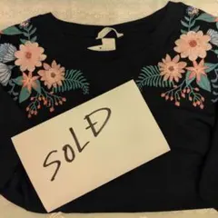 SOLD✷販売済✷　新品ｌサイズ H&M Tシャツ 刺繍半袖 黒　花柄