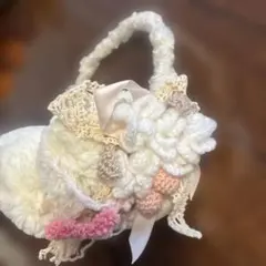 ハンドメイド　手編みのホワイトイヤーマフ