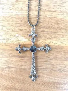 新品 ゴシックスタイルの黒のクロスペンダント ネックレス
