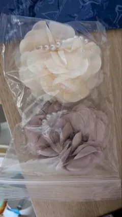 花形ブローチ2個セット（アイボリー・ピンク）