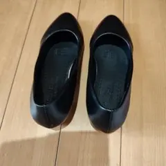 ブラックパンプス 低ヒール