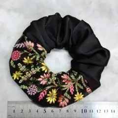 ラスト1点／12264. ハンドメイドシュシュ