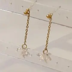 クリスタル花モチーフイヤリング