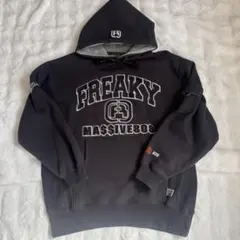 FREAKY ロゴ刺繍 プルオーバーパーカー チャコールグレー