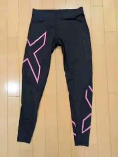 2XU レディース コンプレッションタイツ ブラック×ピンク サイズSのサムネイル