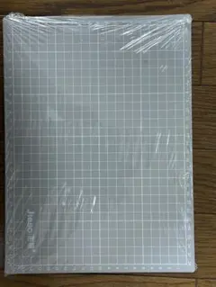 新品未使用　カッティングマット A4サイズ グレーのサムネイル
