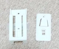 【新品】LEDシーリングライト用 リモコンホルダー 壁掛け用　付属品ネジ2本付