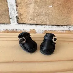 ミディブライス靴　猫ストラップ　オビツ11靴　セリアドールミニ靴