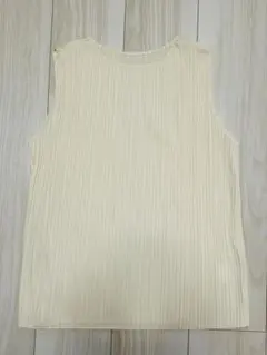 ユニクロ　プリーツ ノースリーブT オフホワイト M
