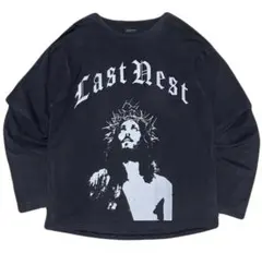 last nest ロンT ラストネスト LAST NEST Logo Emb Henry Neck （Black） -FASCINATE