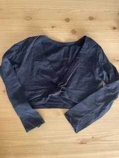 ブラック クロップドトップス 長袖　140〜150