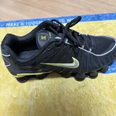 NIKE SHOX スニーカー ブラック イエローのサムネイル