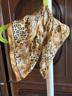シルク　スカーフ　とら？