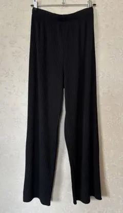 UNIQLO プリーツストレートパンツ