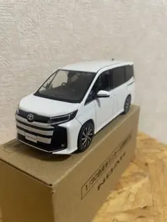 トヨタ ノア 90後期 ミニカーカラーサンプル プラチナホワイトパール