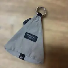 STANDARD SUPPLY トライアングルチャーム　 グレー