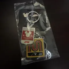 Disney F1 日本グランプリ キーホルダー ピンバッジセット - メルカリ
