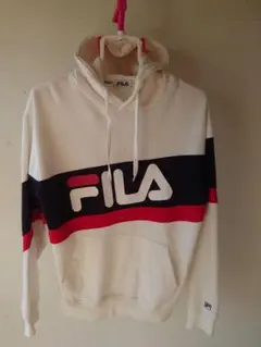 FILA フード付きパーカー ホワイト/ネイビー/レッド